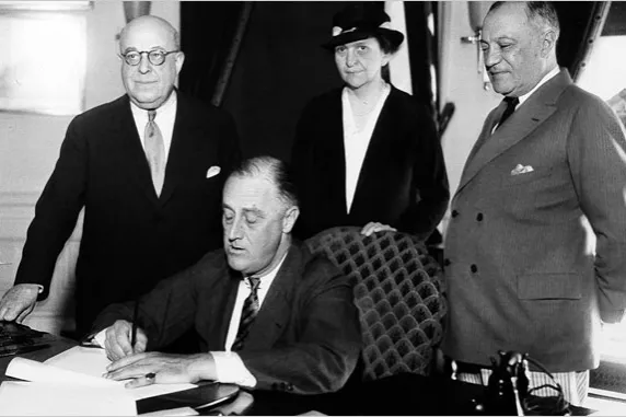 President Roosevelt signs the Wagner Act
